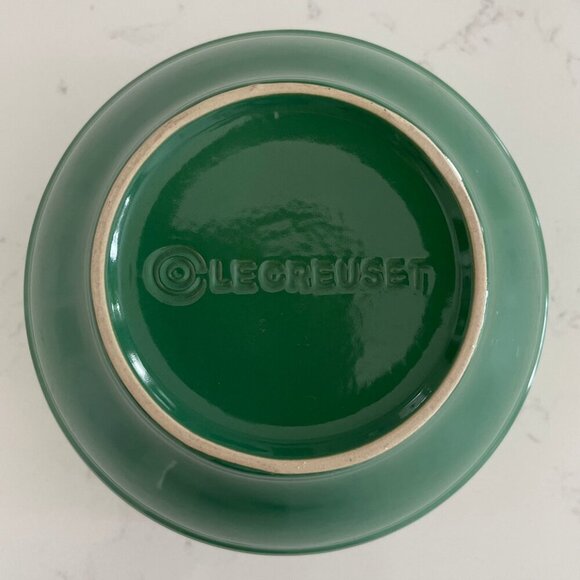 Le Creuset Stoneware 2 Tone Coupe Cereal/Soup 6 1/8" Bowl Bamboo Green Ombre - Picture 4 of 8